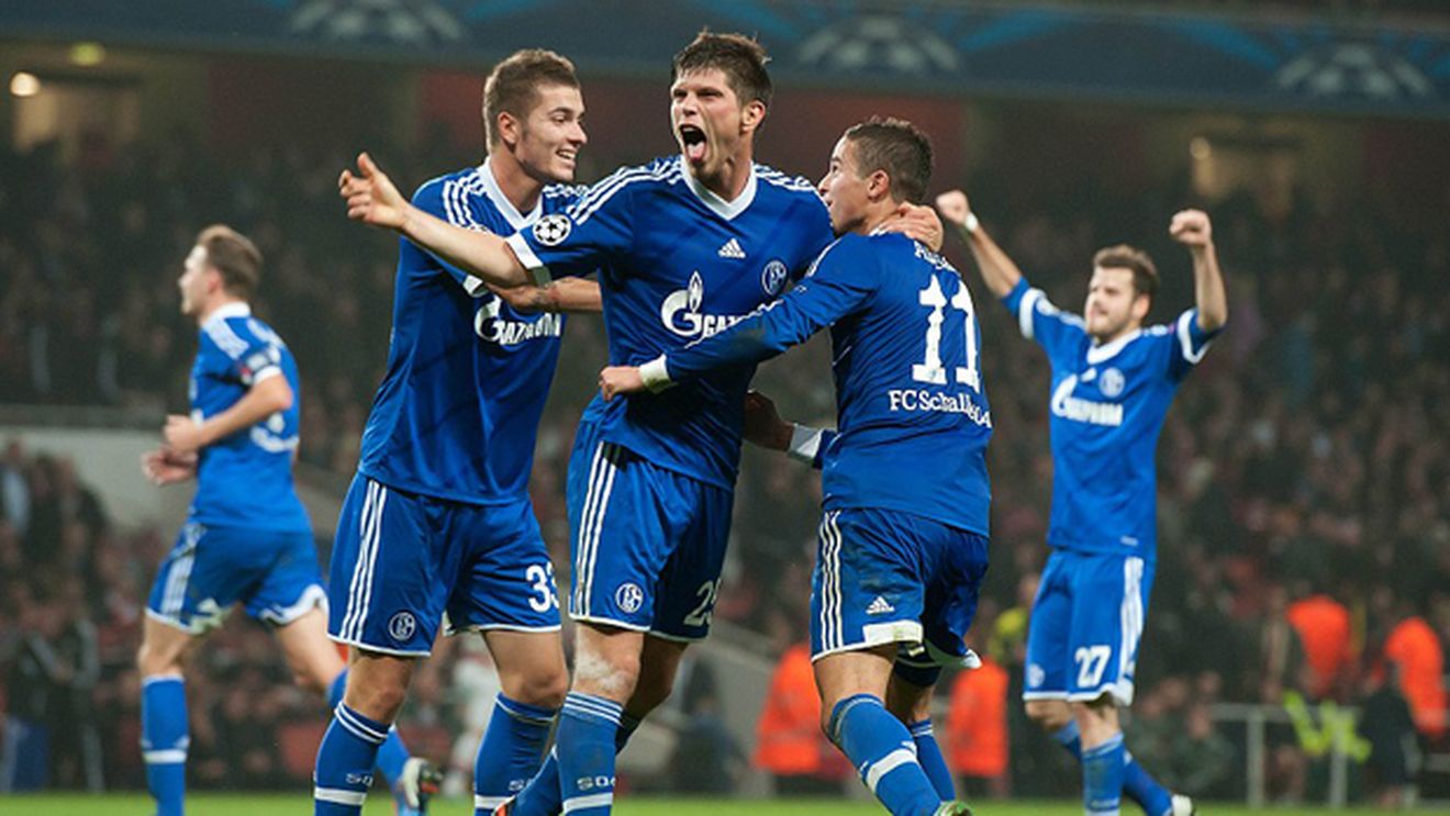 Aroganță maximă a fanilor lui Schalke pe stadionul lui Arsenal!** VIDEO Lui Marica nu i-a venit să creadă ce aude când a intrat pe teren 