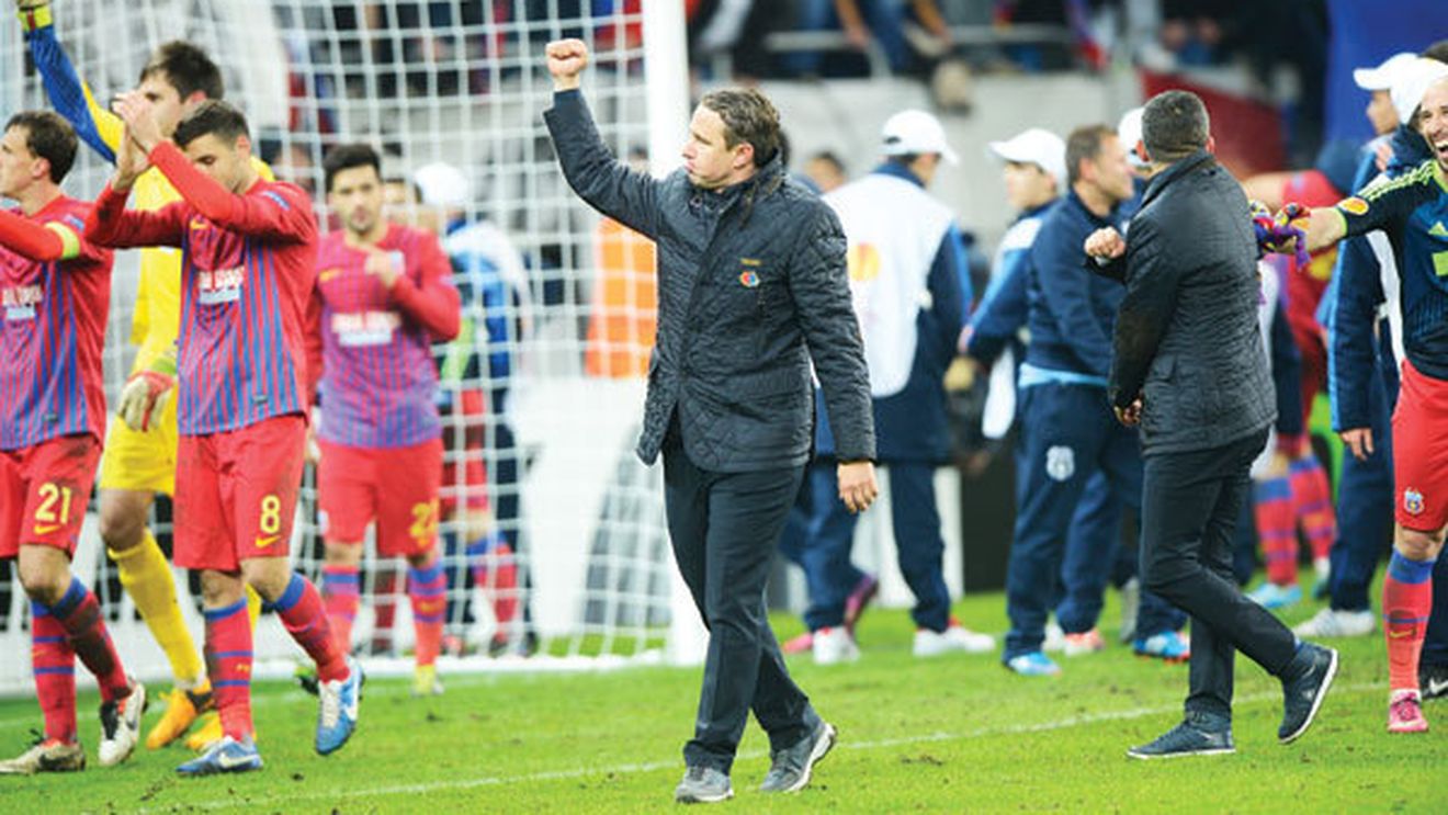 Profesorul Reghecampf l-a lăsat repetent pe De Boer, olandezii nu se mai opresc din laude:** cine a pregătit un "sac de bani" pentru a-l fura din Ghencea. Anunțul făcut de presa batavă: