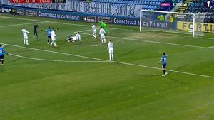 Iulian Cristea, gafă uriașă după debutul în forță al FCSB! Istvan Kovacs a dictat penalty la atacul fundașului asupra lui Mățan | FOTO&VIDEO