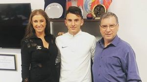 FCSB, două mutări "pe ascuns". Cine a preluat echipa a doua și "perla" care a semnat în această seară: "Ce, eu sunt prost? Îi pun clauză 500 de milioane de euro!"