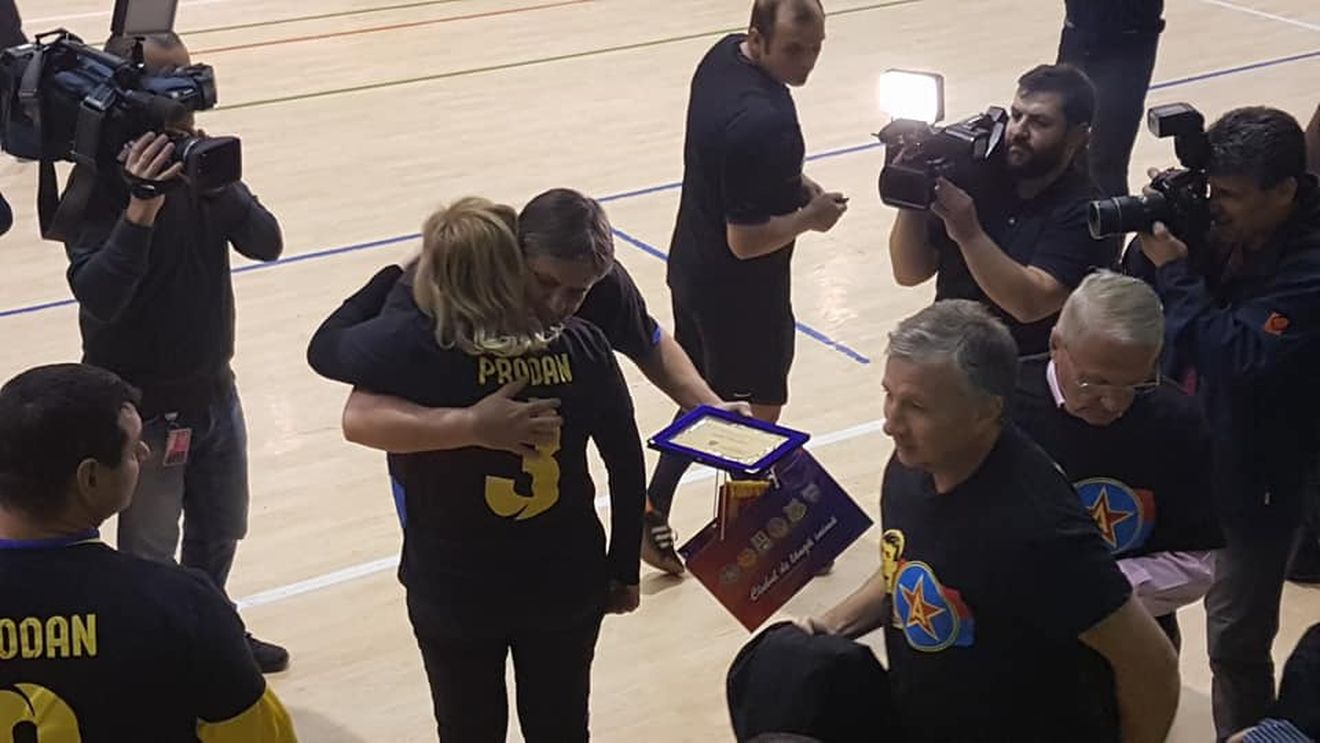 Mulțumesc, băieți! Vă pupă Tătuca... 