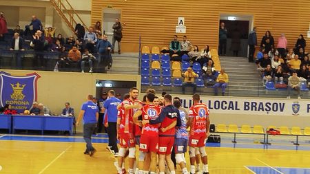 Arcada Galați a câștigat la Brașov după un meci dramatic. SCM Universitatea Craiova a urcat pe primul loc înaintea ultimei etape a turului Diviziei A 1 de volei masculin