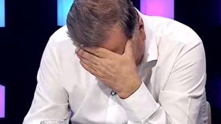 Darius Olaru a scăpat de eliminare după un fault grosolan asupra lui Mihai Bordeianu în FCSB - Poli Iași 2-1. „Dacă ai o mie de cartonașe roșii, le scoți pe toate!” Ion Crăciunescu și-a pus mâinile la ochi