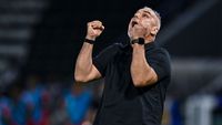 Cosmin Olăroiu a primit oferta de-a dreptul astronomică! Al-Jazira i-a pus pe masă un salariu peste cât va primi Chivu la Inter în noul contract