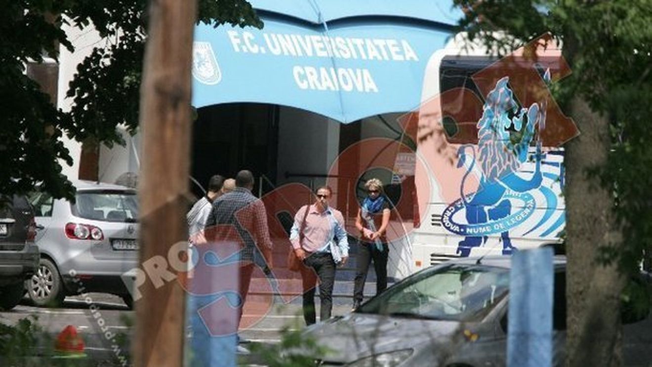 Reghecampf: "Vreau să rămân la Craiova, dar depinde de Mititelu!"