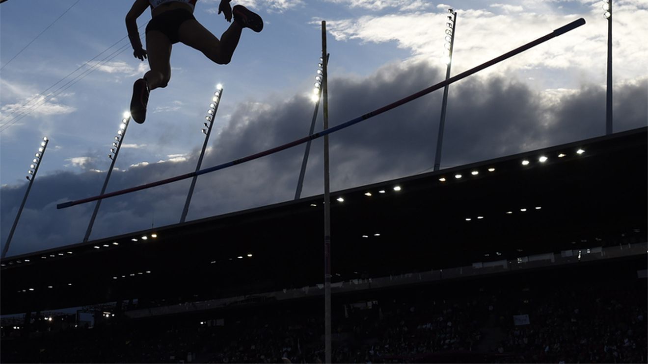 IMAGINEA ZILEI | Aterizarea de la prăjină, ca o săritură din cer, fără parașută