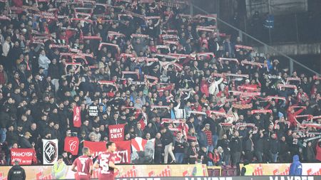 Bestiile cu chip de oameni. Ultraşii lui CFR Cluj au atacat o maşină în care se aflau suporteri simpli ai lui Dinamo: i-au călcat în picioare şi le-au furat hainele şi fularele