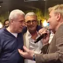 Victor Becali, aşa cum nu a mai fost văzut niciodată: cântă în italiană, în mijlocul restaurantului, de gât cu afaceristul devenit milionar împreună cu Cosmin Olăroiu şi Gino Iorgulescu