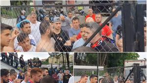 VIDEO | Monologul impresionant al unui fan al Stelei. Toată echipa roș-abastră a amuțit, Marius Lăcătuș a ascultat și el: "Asta să vă intre în cap, bă! Ce sunteți voi? Spuneți!"