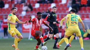 UTA - CS Mioveni 1-0. Arădenii, despărțire frumoasă de susținători. Argeșenii încă tremură