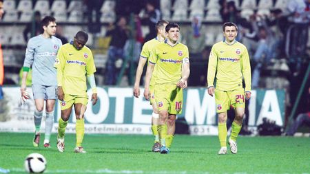 Vechile obiceiuri?** Becali le-a tăiat din prime jucătorilor!