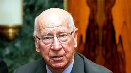 Bobby Charlton** a fost supus unei „mici intervenții chirurgicale”