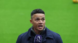 Moderatorul TV revine, după ce a fost dat afară, acum câteva luni, pentru că s-ar fi dat la o colegă de televiziune. Va avea emisiune la radio