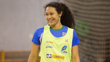 O braziliancă la Vâlcea! Elaine Gomes Barbosa a semnat cu HCM