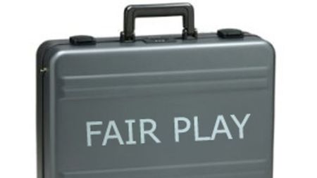 "Valiza" CFR-ului: "Au plătit promovarea cu 50.000 $!"