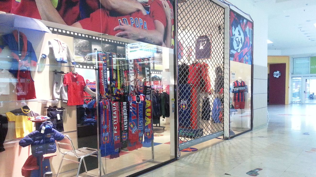 Răspunsul unuia dintre asociații magazinului "Suporter Steaua". "Magazinul nu mai e al lui Mustață. Dacă marketingul era profitabil, de ce a mai fost cedat suporterilor?"