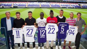 "Mă simt "bătrân". La Steaua trebuia să dau două goluri pe meci, altfel eram criticat". VIDEO | Chipciu, prezentat oficial de Anderlecht: "Fotbalul de aici îmi convine foarte mult"