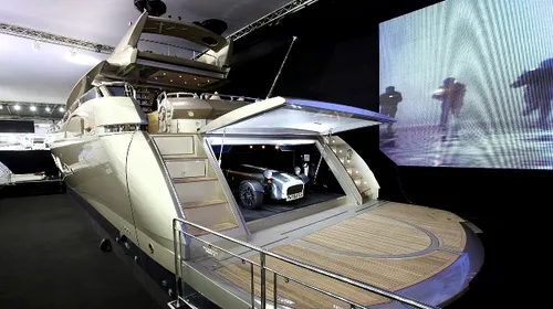 Fițe: ce super-mașină să-ți parchezi în yacht!