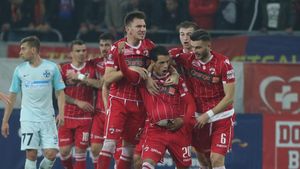 Conducerea lui Dinamo mai anunță două plecări: "Dacă rămâne, nu va avea șanse" și "Să vedem cum ne înțelegem cu el"