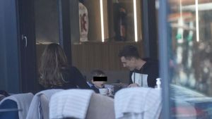 Florin Gardoș a luat prânzul în familie! Cum se descurcă în rol de „bonă” | FOTO EXCLUSIV