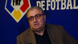 Lovitură cruntă pentru Mihai Stoichiță: președintele FRF, Răzvan Burleanu, vrea să îl dea afară și să îl pună în locul său pe Mircea Lucescu!
