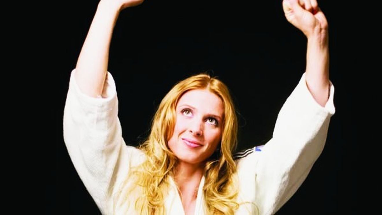 Alina Dumitru, Albă ca zăpada