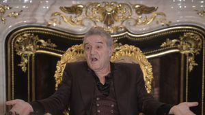 Incredibil! Gigi Becali i-a propus unui fotbalist care l-a împrumutat cu bani să îi dea dezlegarea transferului unui alt jucător de la Steaua: „Mi-a fost frică! Era gloabă”. Țeapa pe care și-a luat-o apoi nu o va uita toată viața