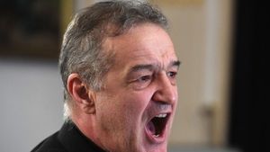 Gigi Becali spulberă noul „experiment” de la FCSB: „El, săracul, era de pe altă planetă!”. Nici Florinel Coman nu a scăpat după înfrângerea cu Universitatea Craiova