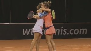 Simona Halep și Alicja Rosolska s-au calificat în sferturile turneului de dublu de la Stuttgart după o revenire uluitoare! 