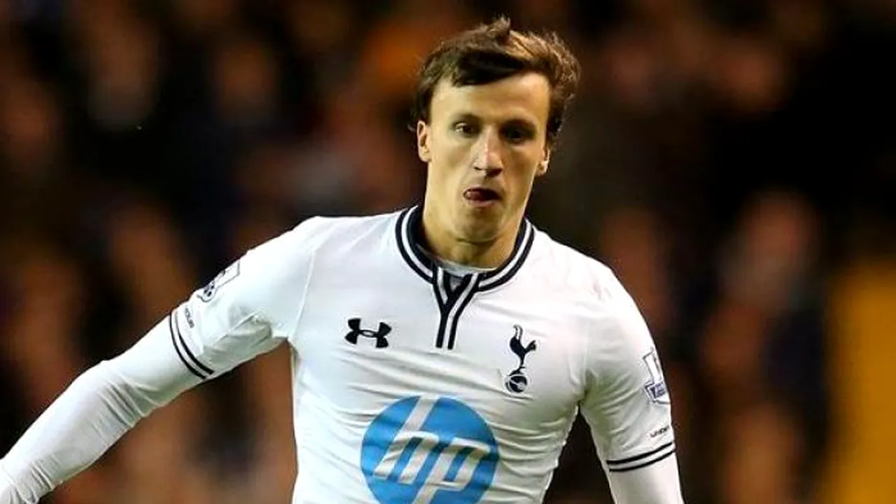 Vlad Chiricheș, în topul celor mai dezamăgitoare transferuri făcute de Tottenham. Românul face echipă cu un fost jucător de la Barcelona