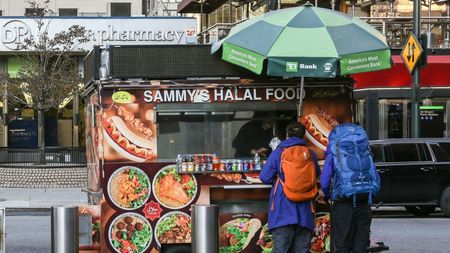 Situație incredibilă! Chelsea a interzis unui food truck de lângă stadionul Stamford Bridge să îi mai vândă burgeri fotbalistului vedetă pentru că s-a îngrășat prea mult!