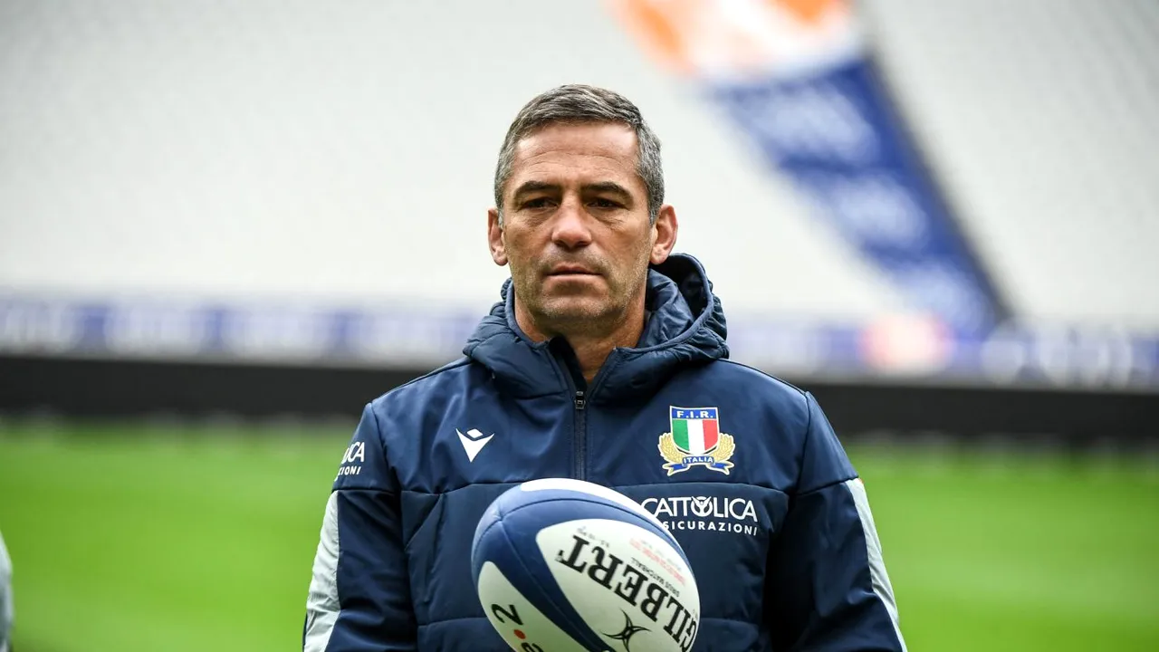 Italia are un selecționer sud-african la naționala de rugby. A antrenat Benetton Treviso timp de șase sezoane
