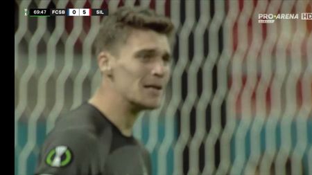 Ștefan Târnovanu, imaginea durerii pe Arena Națională, după ce a izbucnit în plâns! Scene sfâșietoare surprinse la Silkeborg - FCSB | FOTO