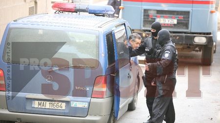 Gigi a făcut legea în celulă!** "Aici e pușcărie, nu bordel! Să nu mai văd poze cu femei pe ziduri!"