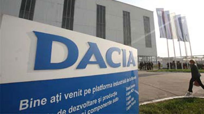 FOTO | O nouă versiune de SUV pentru Dacia. Fotografiile spion au apărut pe internet