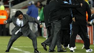 Războiul continuă!** "Maradona trăiește o viață ciudată"