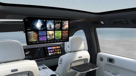 Un SUV din China a vândut 8.000 de exemplare în 72 de ore. Cât costă şi ce dotări SF are maşina cu autonomie de 1650 km