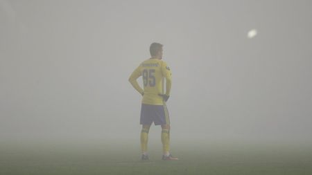 FOTO | "Ceața toamnei, vis de jale." S-a reluat jocul dintre Zlin și Copenhaga. Meciul fusese întrerupt din cauza condițiilor meteo nefavorabile