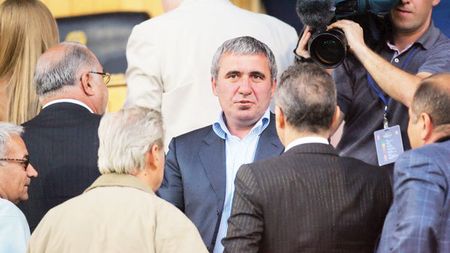 Hagi, tot mai aproape de Steaua!** Becali și Teia îl vor pe "Rege" pe bancă