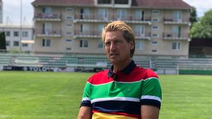 „Burleanu are susținere politică? Dacă a promis doar două mandate, să se țină de cuvânt! Rezultatele îl aduc pe Mircea Sandu în fața lui”. Selecționerul Moldovei U20 îl ia la țintă pe șeful FRF. Amintiri de fotbalist la Tiraspol: „Ne-am refugiat în subsolul hotelului, trăgeau cu tunurile înspre noi” | CORESPONDENȚĂ DE LA CHIȘINĂU