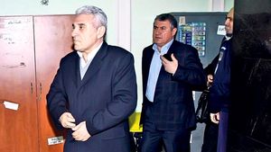 Cum l-au „curățat” verii Becali pe Mitică Dragomir! Gigi, cu care juca table și poker pe bani a dat ordin din pușcărie: a mai fost trădat de frații Neculaie și Porumboiu! „Am mâncat împreună un lighean de crenvurști cu o seară înainte”