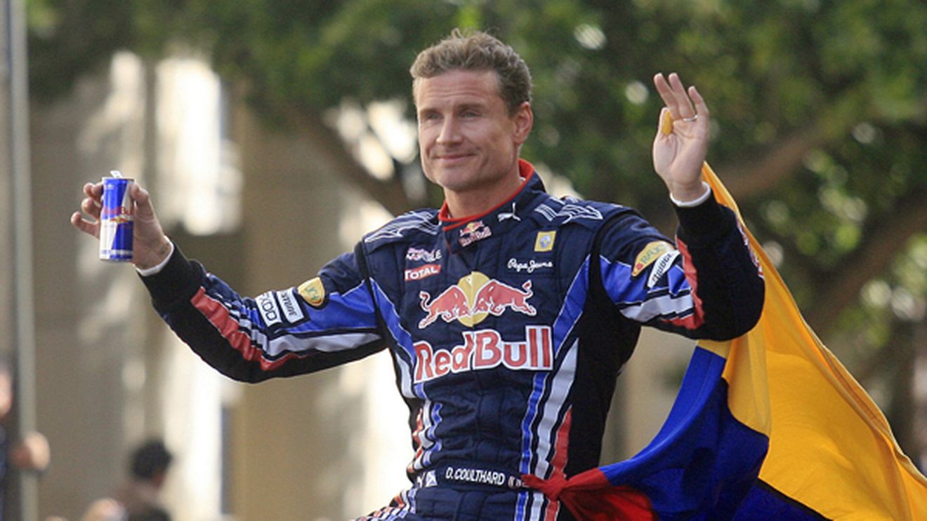 David Coulthard și Catherine Zeta-Jones vor fi decorați de regina Elisabeta a II-a!