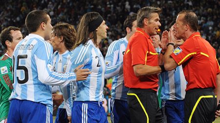 FIFA va prezenta un nou plan pentru arbitraj