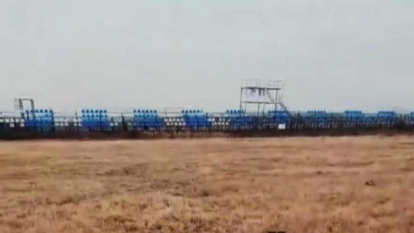 Cum a ajuns să arate stadionul pe care trebuia să joace în Liga 1 echipa supranumită "Athletic Bilbao de România", pentru că folosea doar fotbalişti cu origini aromâne. Arena e acum păşune pentru oi