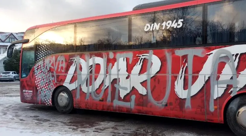 Autocarul echipei UTA, vandalizat de suporterii Universității Cluj înainte de meciul cu CFR | FOTO și VIDEO