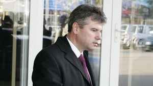 "Datoria față de FCM Bacău e una ridicolă! La Rapid, avem un sistem ca la Manchester Utd!"