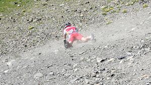 Atenție, cad cicliști!