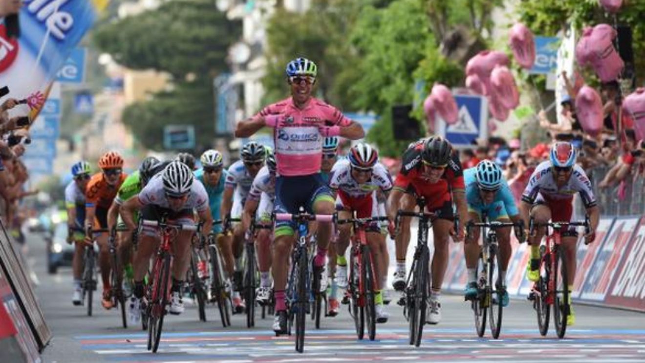 Matthews, regele de până acum al Giro! Deținătorul tricoului roz s-a impus la sprint, într-o etapă ce a fost aproape de o tragedie: Pozzovivo a fost inconștient minute bune