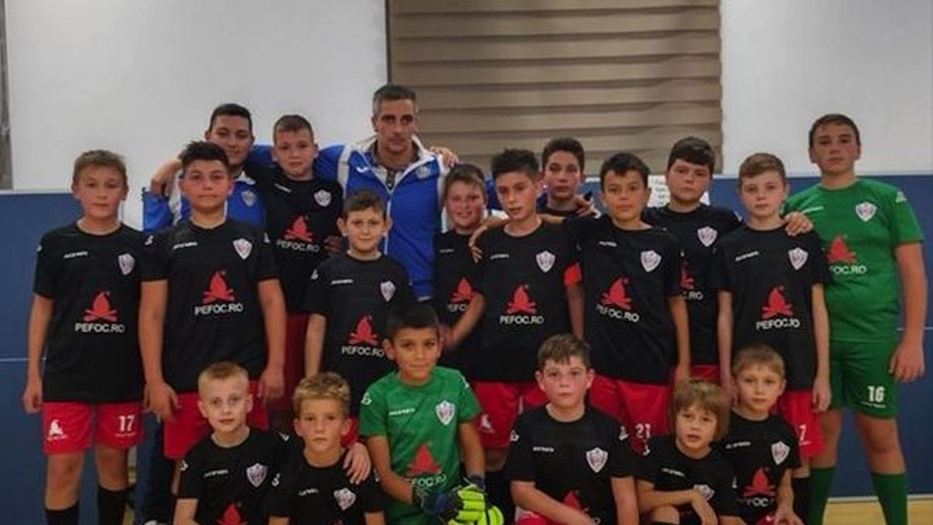 (P) Îndrăgita companie de șeminee PEFOC susține cu căldură viitoarele generații din lumea fotbalului sibian