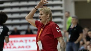 Carmen Amariei îl face praf pe selecționerul Florentin Pera: „A umilit-o pe Cristina Neagu!”